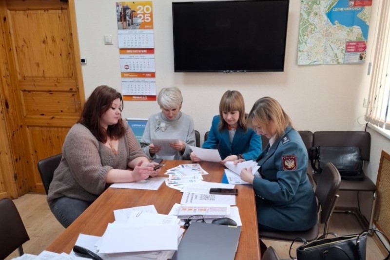 В Солнечногорске мобильный налоговый офис консультировал коммунальщиков