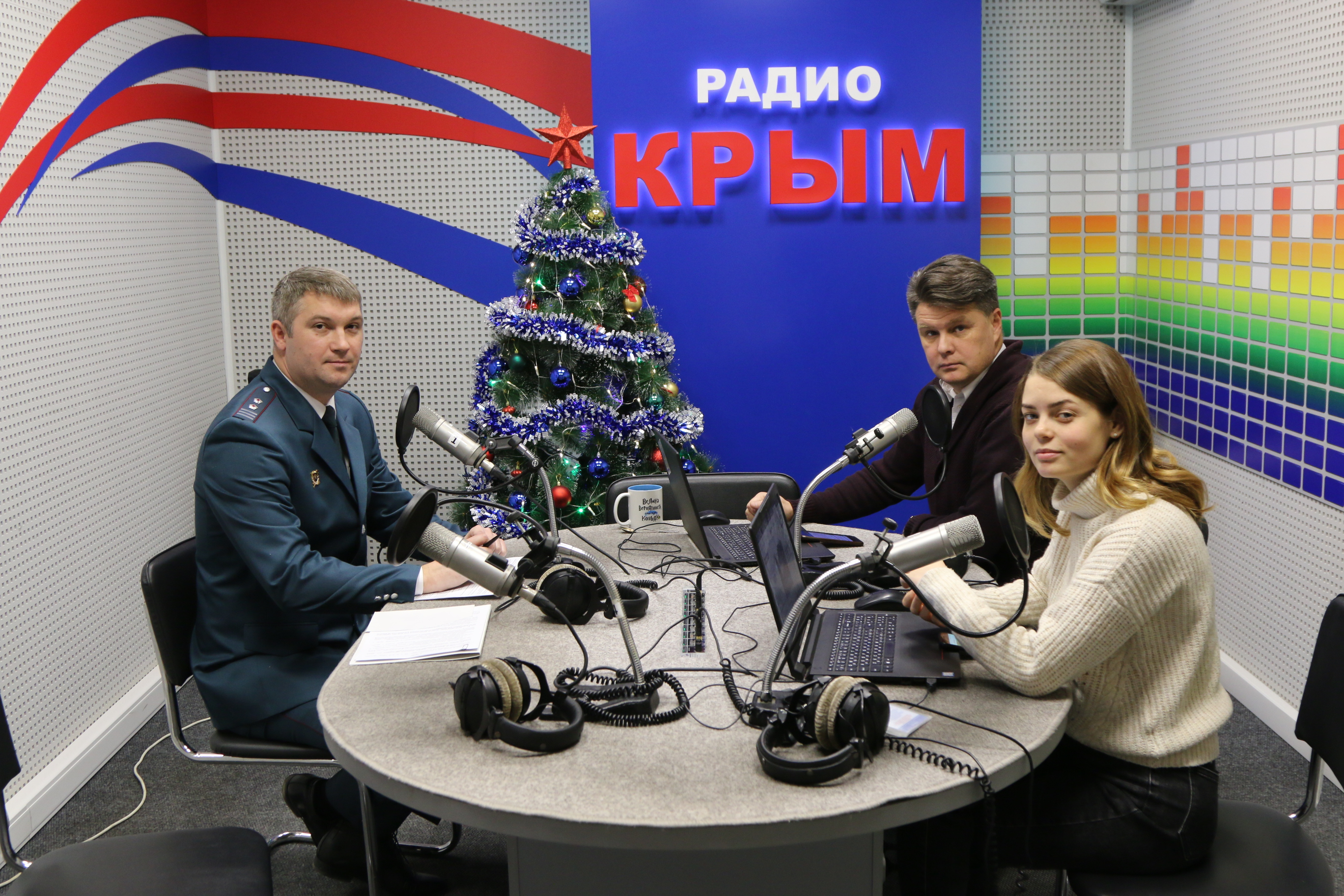 Сайт фнс крыма. Радио Крым. Ведущие МВ радио. Радио Крым телефон прямого эфира.
