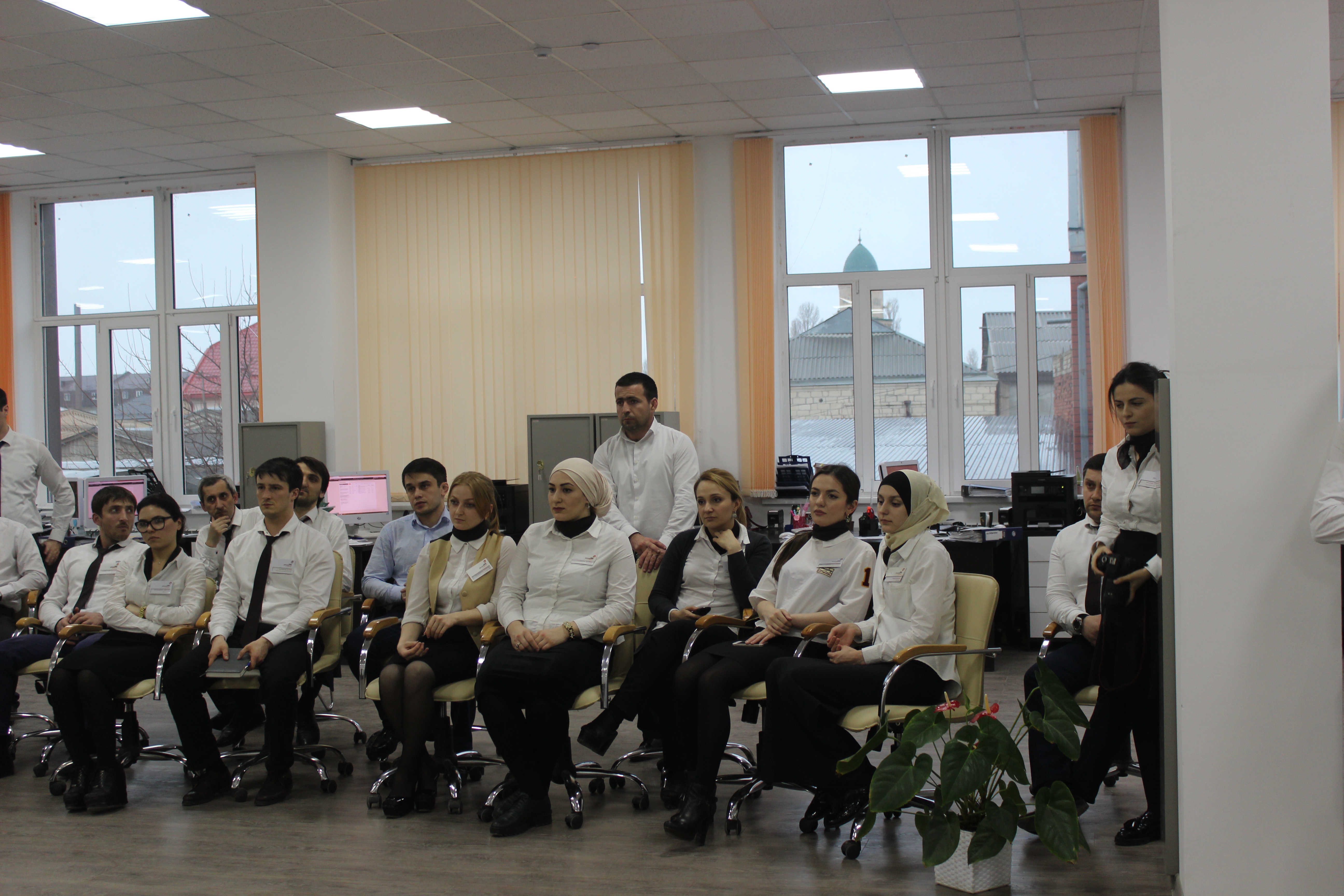 мфц по кировскому району махачкалы. мфц на хизроева. мфц на хизроева. сотрудница мфц махачкала. мфц республики дагестан фотографии.