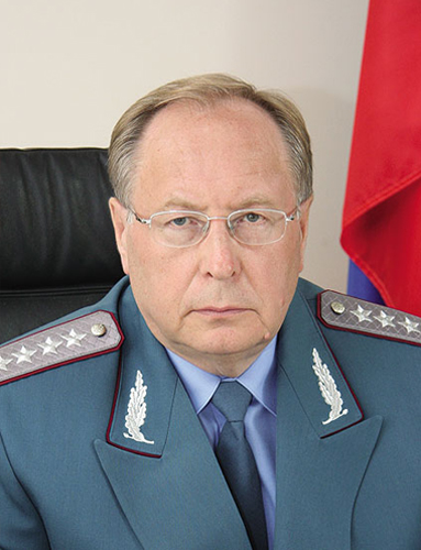 Гусев Владимир Васильевич (Указ Президента РФ от 23.04.93 №473) Главный государственный советник налоговой службы (Указ Президента РФ от 07.10.94 №1985)